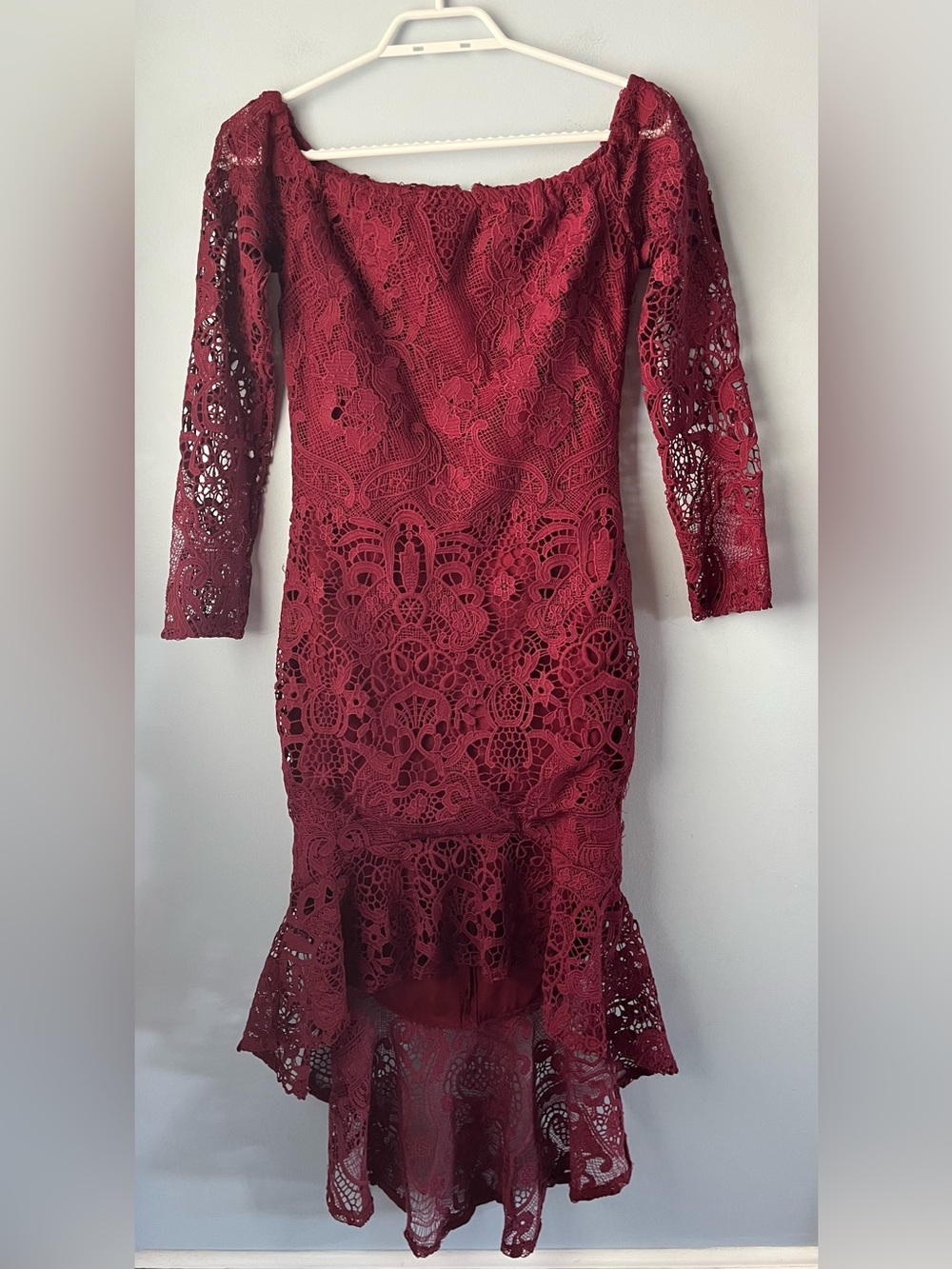 Whyte Valentyne Burgundy High/Low Crochet Lace Off-Shoulder Midi Dress Size 8